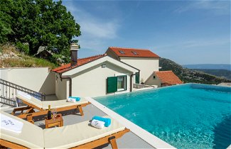 Foto 1 - Casa de 3 quartos em Split com piscina privada e vistas do mar