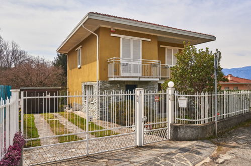 Foto 2 - Apartamento de 1 habitación en Laveno Mombello con jardín y terraza