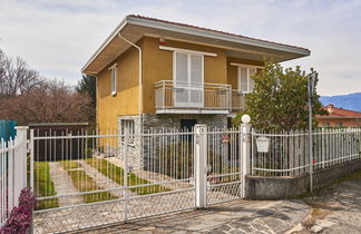 Foto 2 - Apartment mit 1 Schlafzimmer in Laveno Mombello mit garten und blick auf die berge