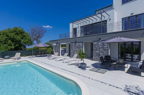 Photo 19 - Maison de 3 chambres à Buje avec piscine privée et vues à la mer