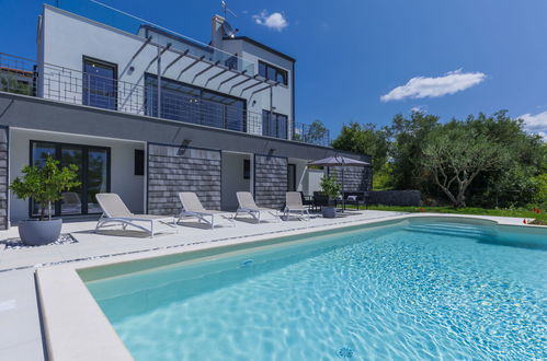 Photo 17 - Maison de 3 chambres à Buje avec piscine privée et jardin