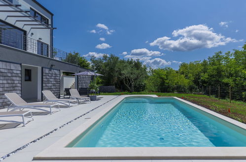 Photo 39 - Maison de 3 chambres à Buje avec piscine privée et jardin