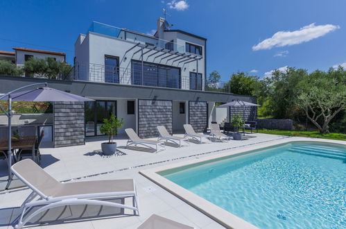 Photo 1 - Maison de 3 chambres à Buje avec piscine privée et jardin