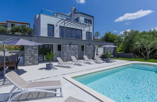 Photo 1 - Maison de 3 chambres à Buje avec piscine privée et jardin