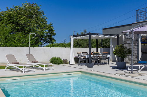 Photo 45 - 3 bedroom House in Buje with private pool and garden