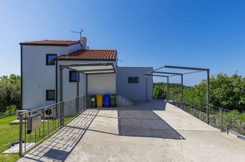 Photo 53 - 3 bedroom House in Buje with private pool and garden