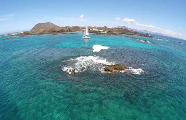 Excursión en catamarán a la Isla de Lobos desde el Puerto de Corralejo - Foto 3