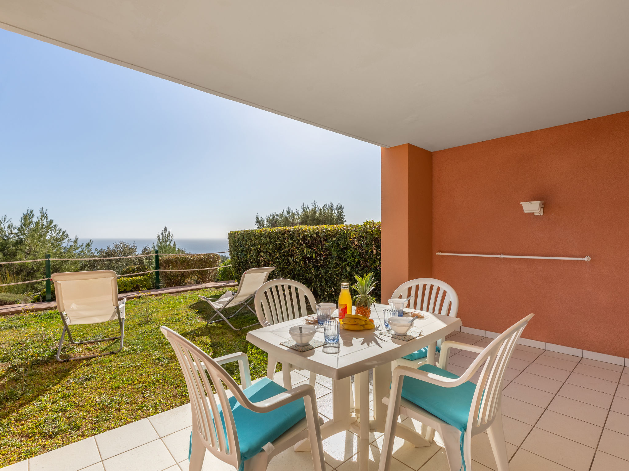 Foto 1 - Appartamento con 1 camera da letto a Saint-Raphaël con piscina e vista mare