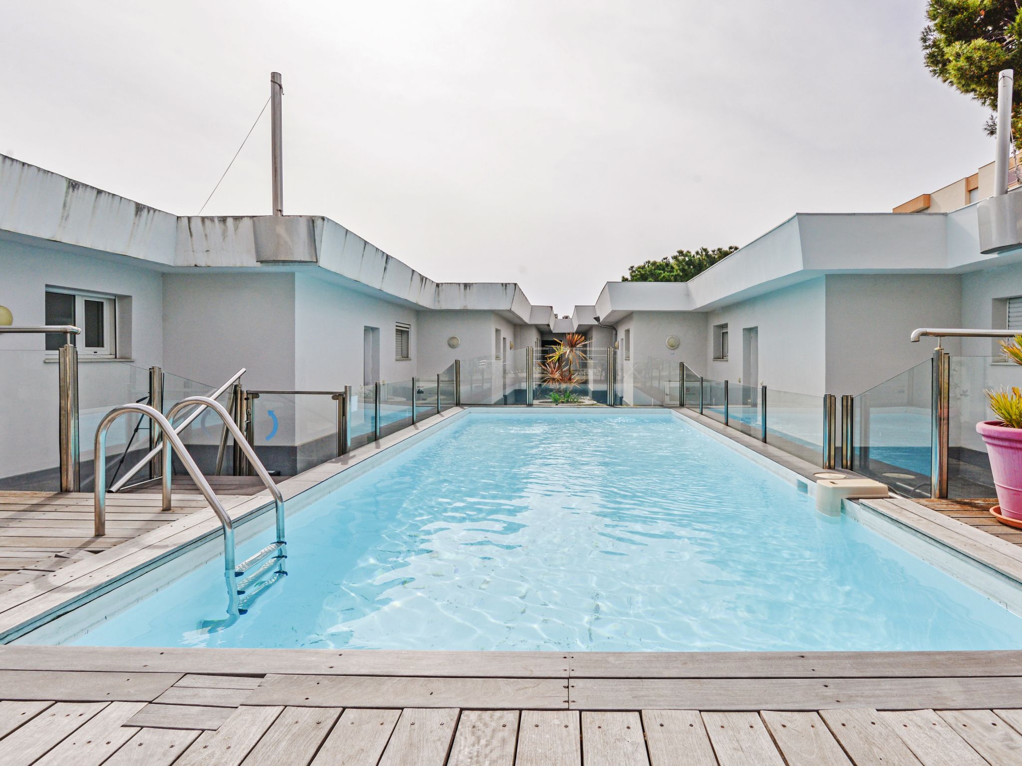 Foto 16 - Apartamento de 2 habitaciones en Saint-Laurent-du-Var con piscina y vistas al mar