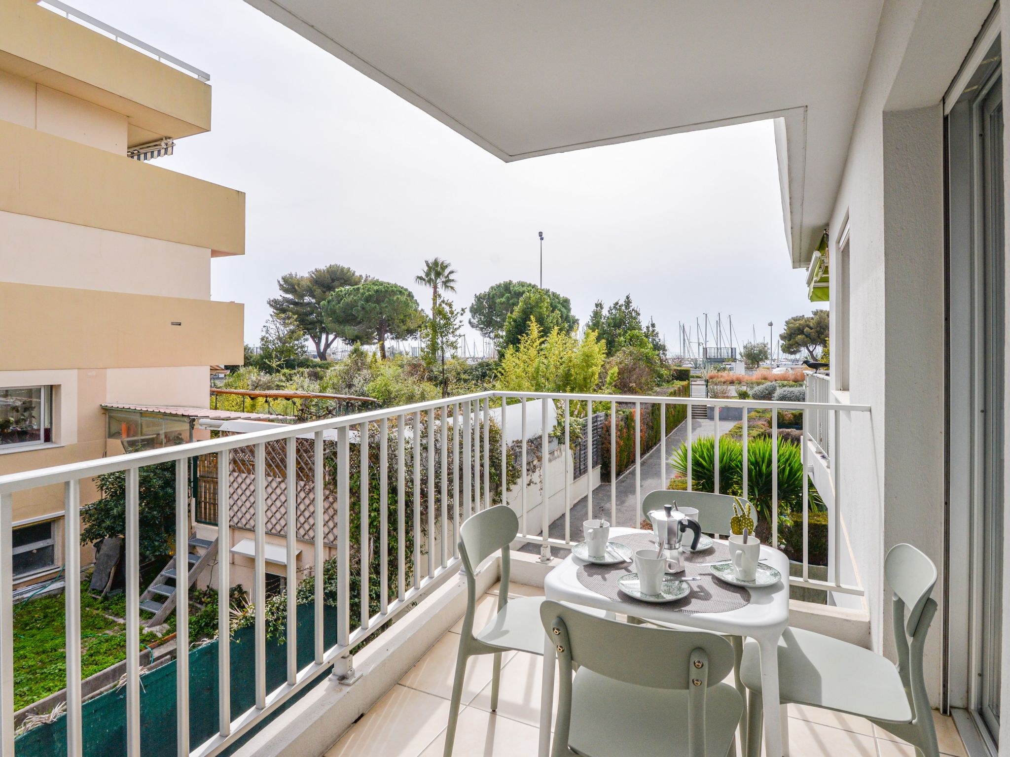 Photo 5 - Appartement de 2 chambres à Saint-Laurent-du-Var avec piscine et terrasse