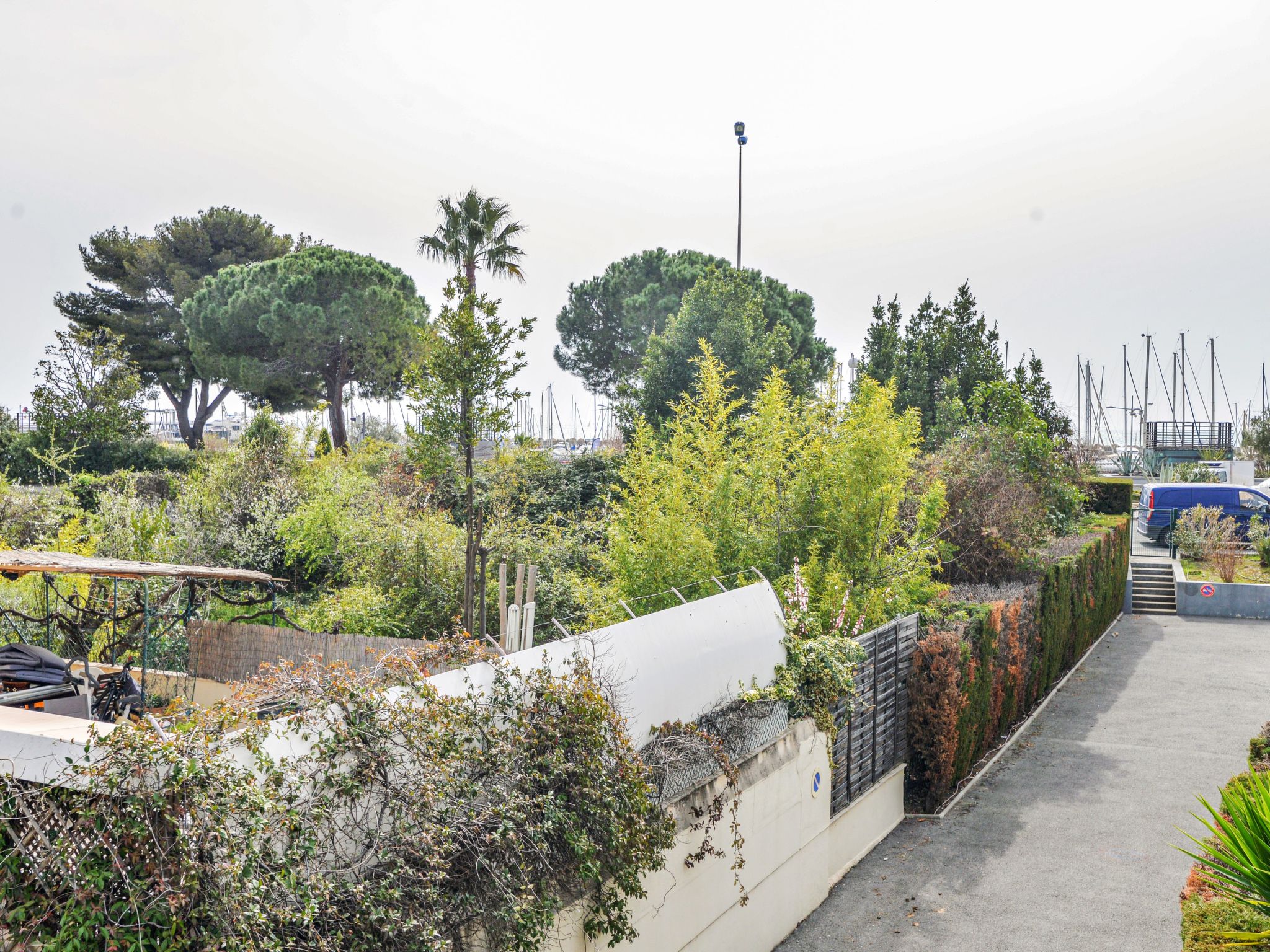 Foto 17 - Appartamento con 2 camere da letto a Saint-Laurent-du-Var con piscina e terrazza