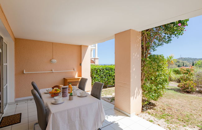 Apartamento de 1 quarto em Saint-Raphaël com piscina e jardim - Foto 1