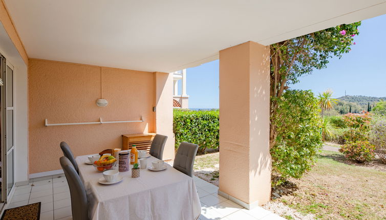 Foto 1 - Apartamento de 1 quarto em Saint-Raphaël com piscina e jardim