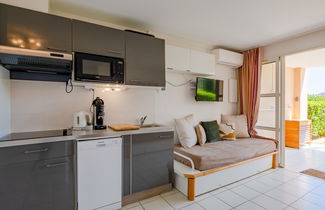Foto 3 - Apartamento de 1 quarto em Saint-Raphaël com piscina e jardim