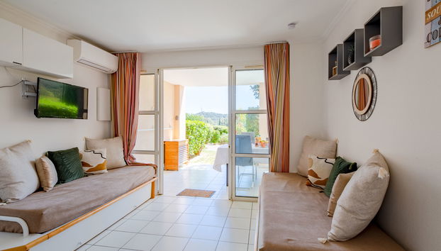 Apartment mit 1 Schlafzimmer in Saint-Raphaël mit schwimmbad und garten - Foto 2