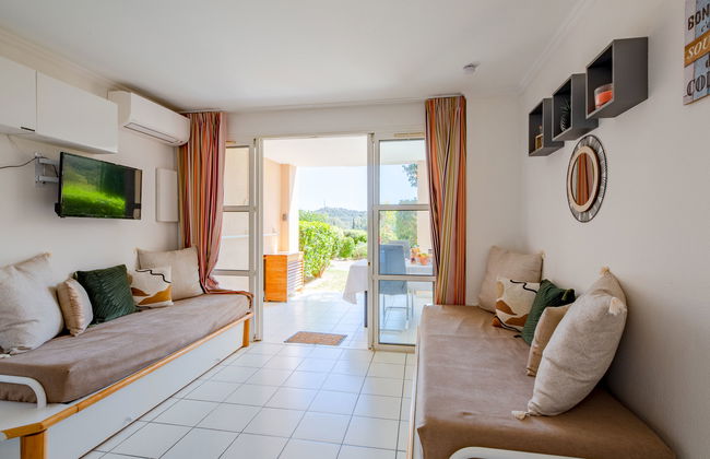 Apartamento de 1 quarto em Saint-Raphaël com piscina e jardim - Foto 2