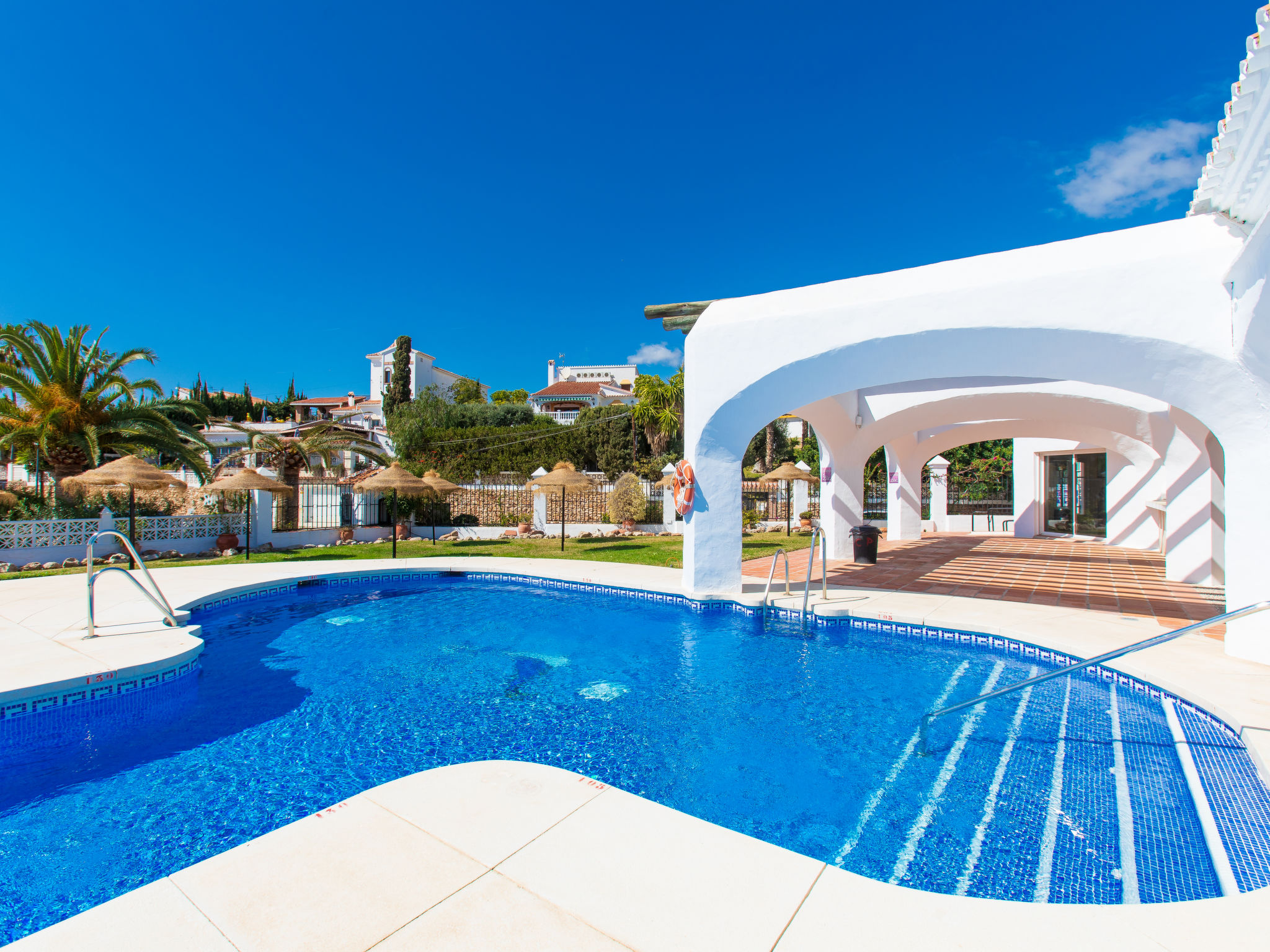 Photo 1 - Appartement de 2 chambres à Nerja avec piscine et vues à la mer