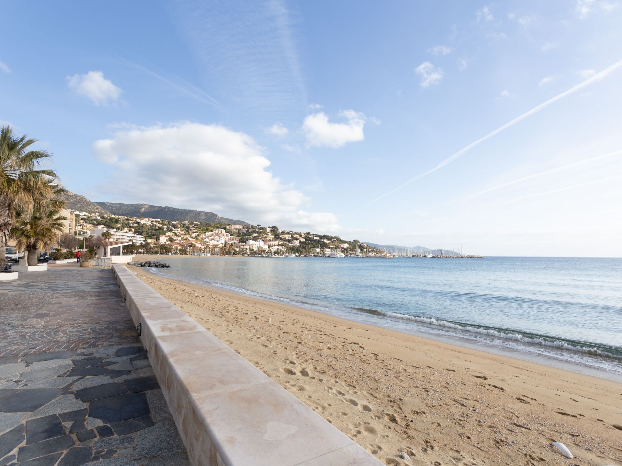 Foto 16 - Apartamento en Le Lavandou con terraza y vistas al mar