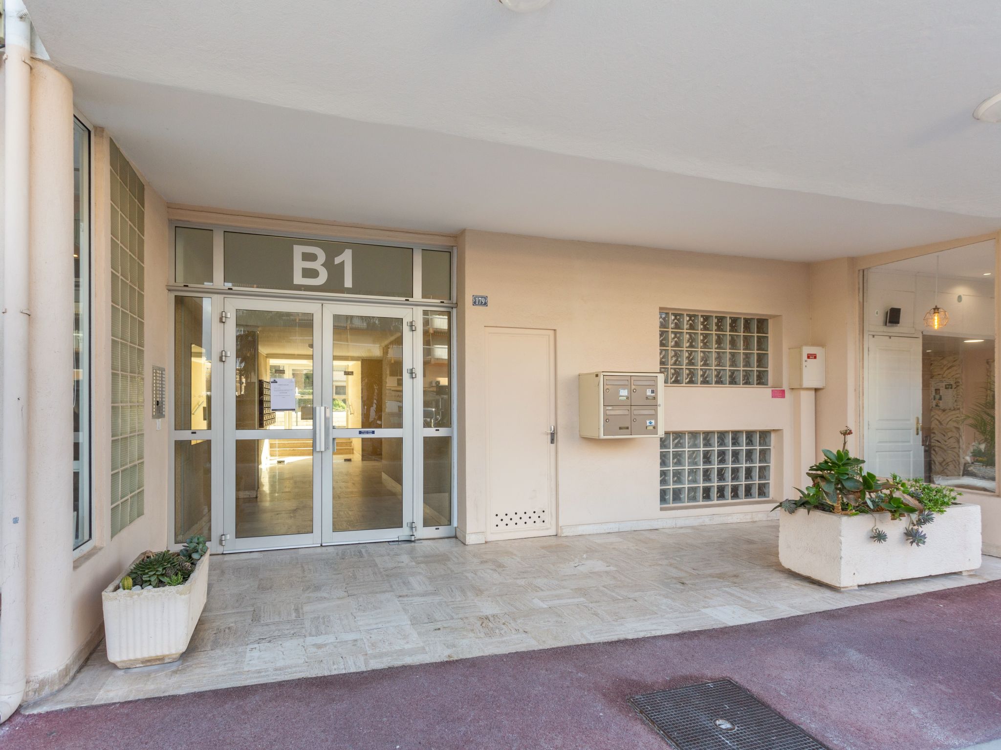 Photo 15 - Apartment in Le Lavandou with terrace and sea view