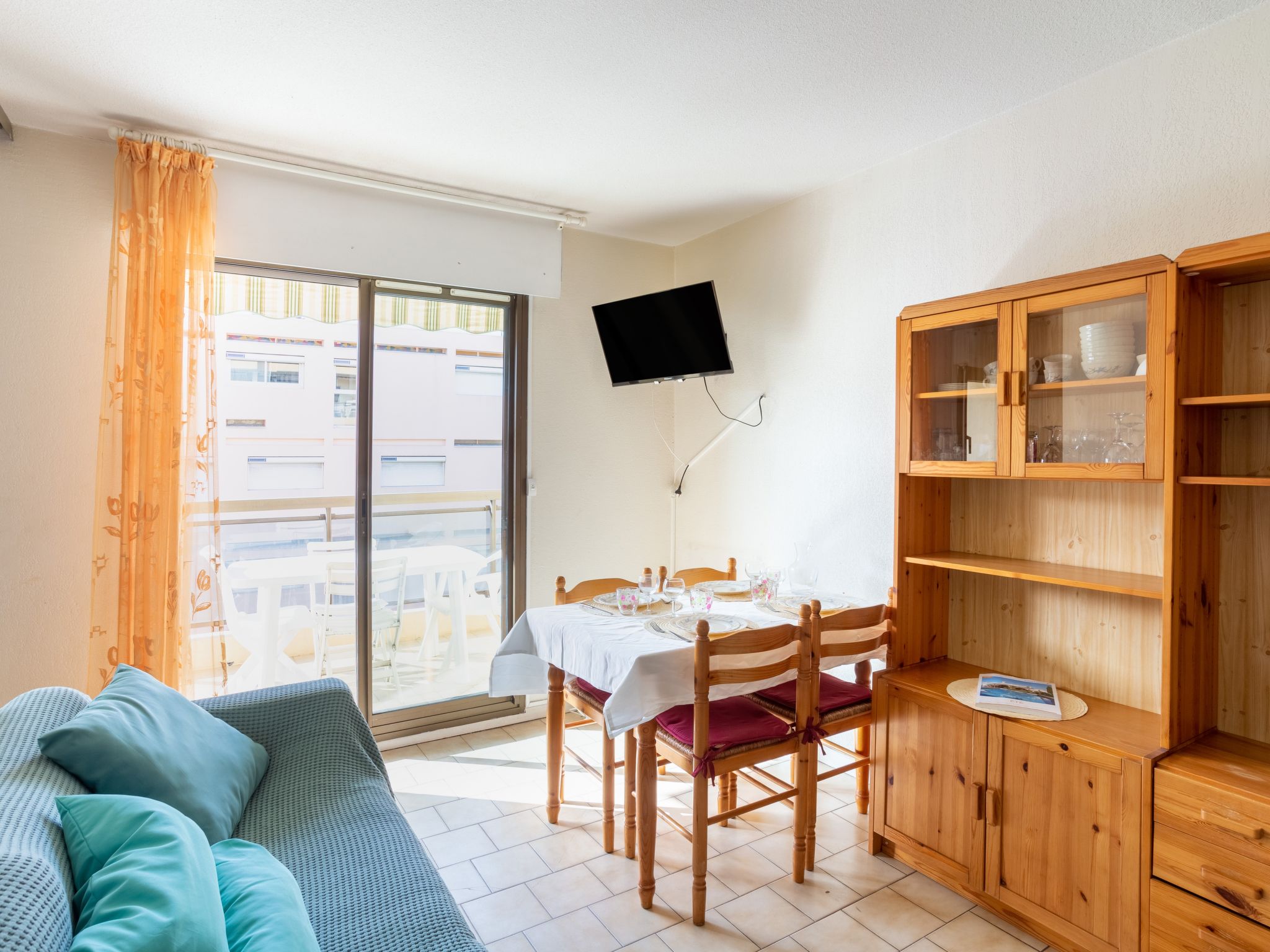 Foto 3 - Apartment mit 2 Schlafzimmern in Le Lavandou mit blick aufs meer