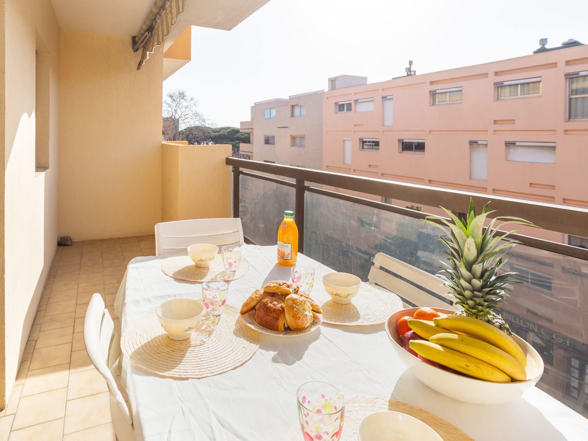 Foto 1 - Apartamento de 2 habitaciones en Le Lavandou con vistas al mar