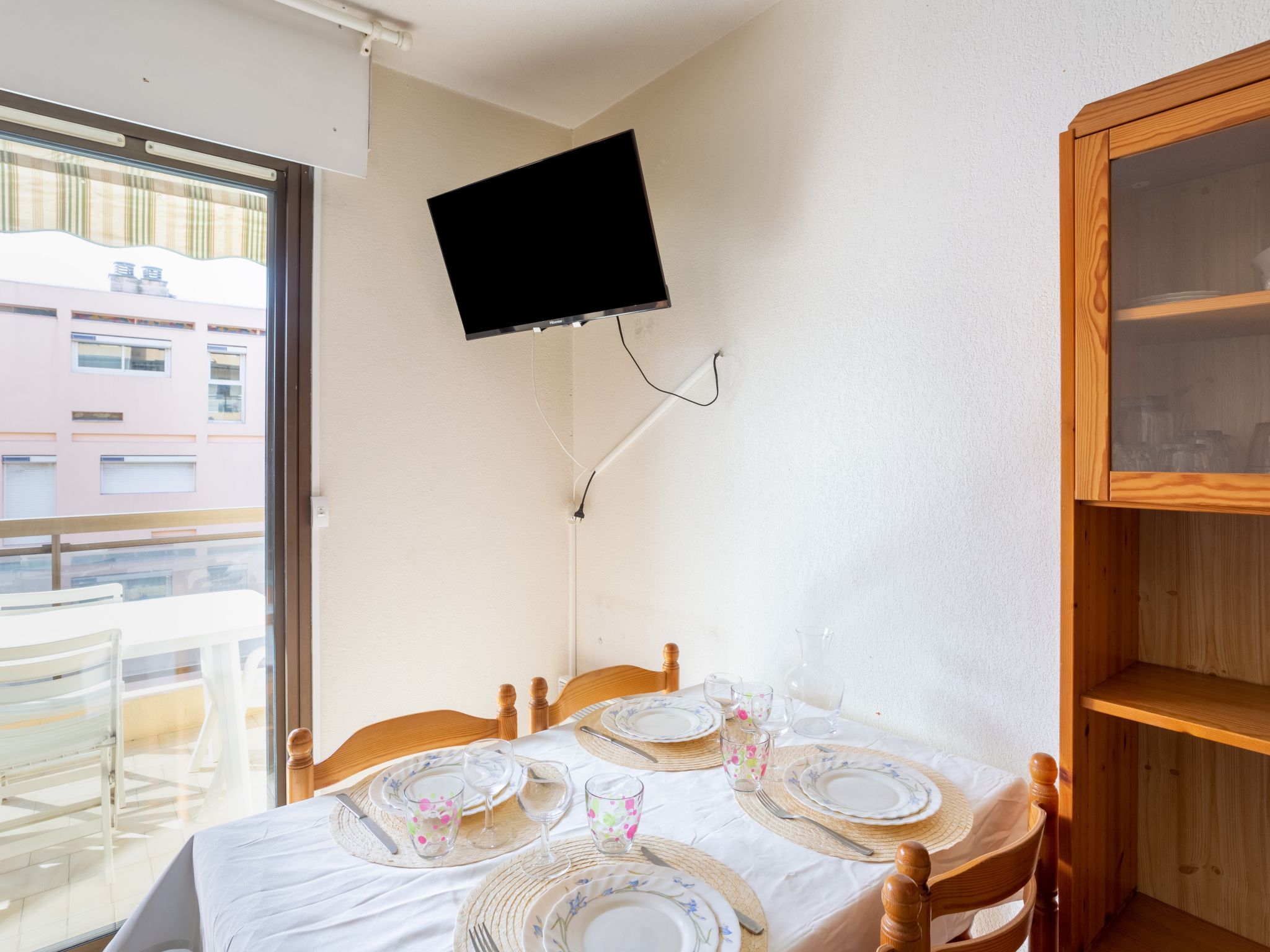 Foto 10 - Appartamento con 2 camere da letto a Le Lavandou con vista mare
