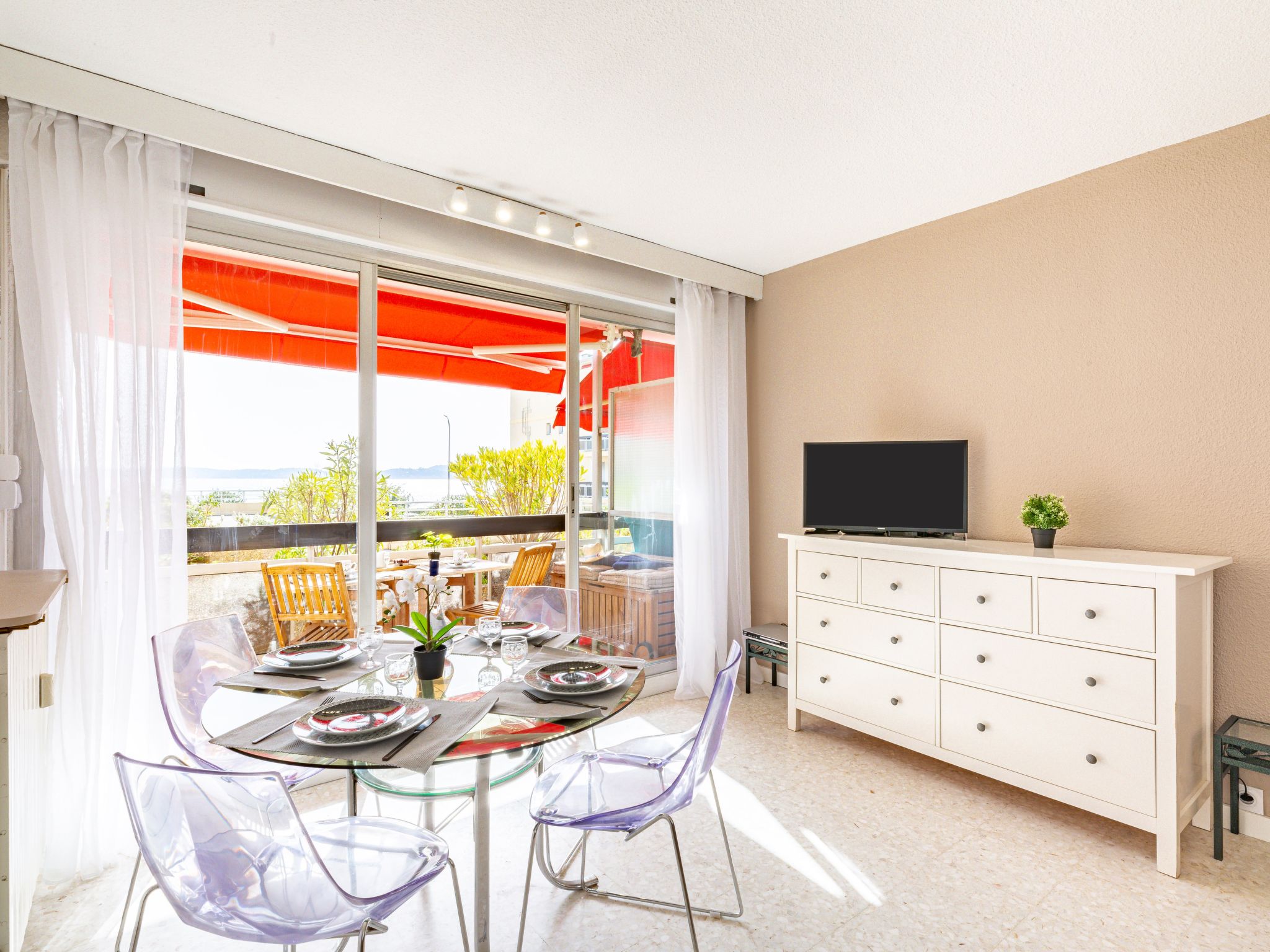 Foto 7 - Apartment mit 1 Schlafzimmer in Sainte-Maxime mit terrasse und blick aufs meer