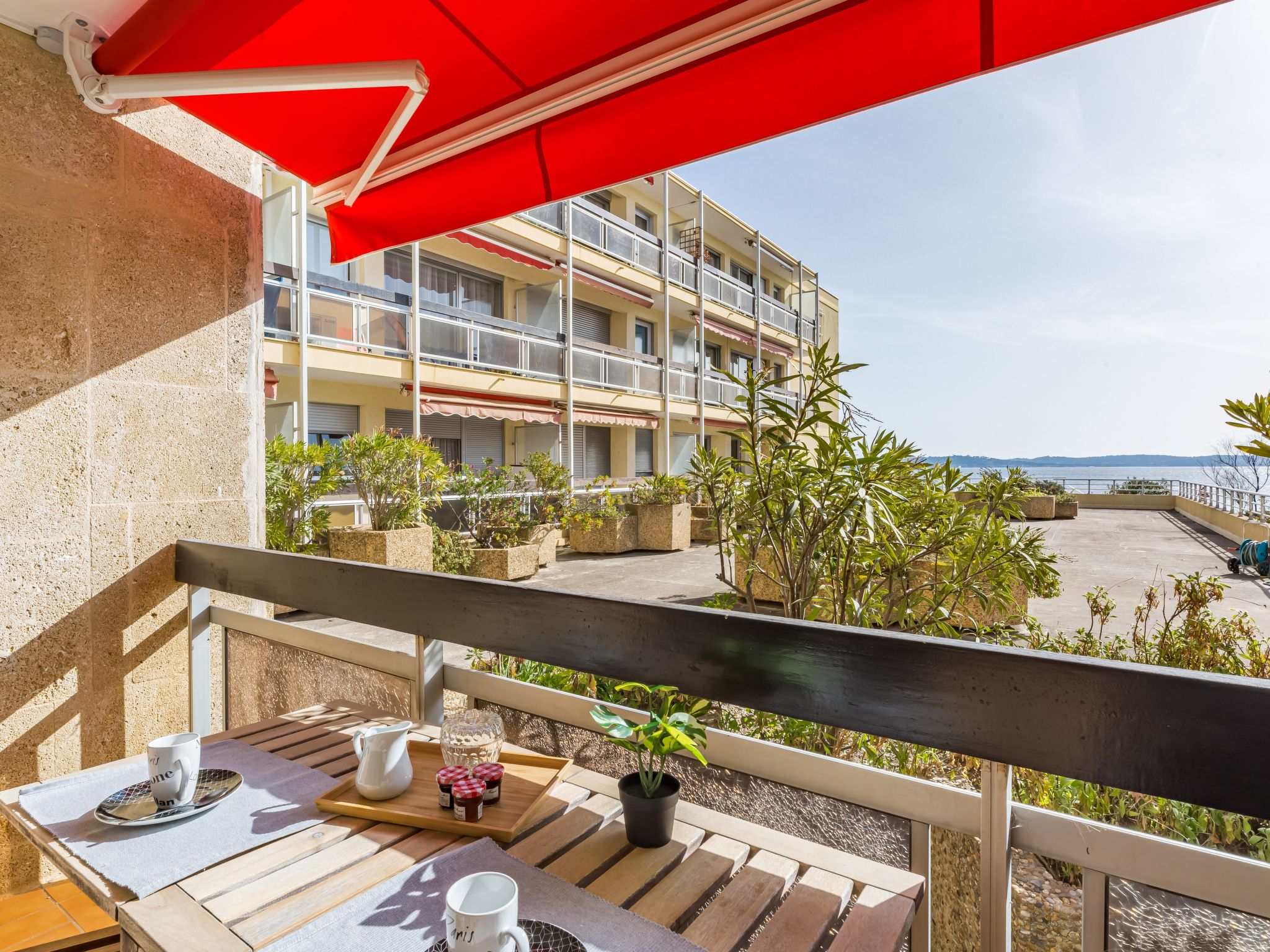 Foto 12 - Apartment mit 1 Schlafzimmer in Sainte-Maxime mit terrasse und blick aufs meer