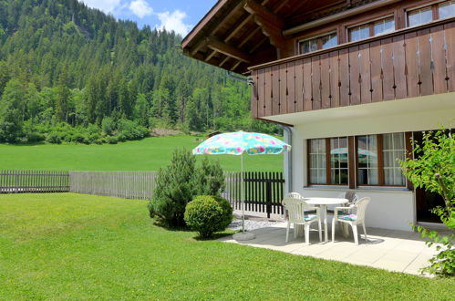 Photo 2 - 2 bedroom Apartment in Zweisimmen with garden and mountain view