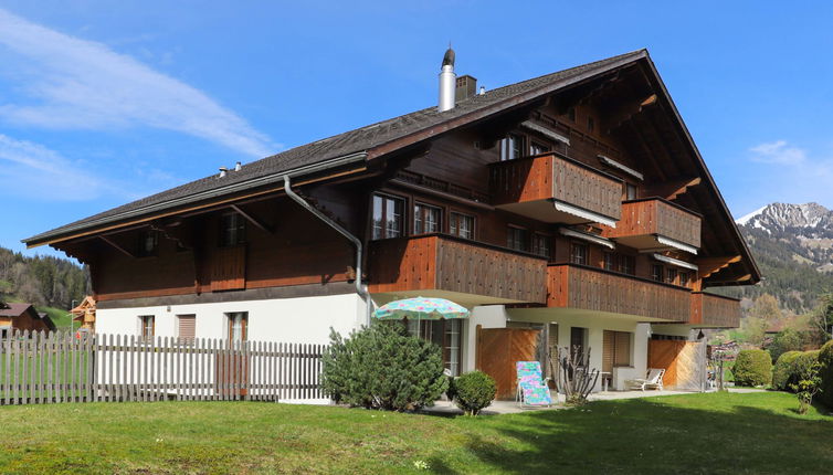 Photo 1 - Appartement de 2 chambres à Zweisimmen avec jardin et terrasse