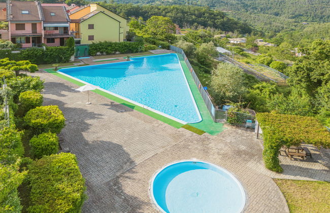 Apartamento de 4 quartos em Pignone com piscina e jardim - Foto 2