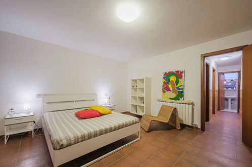 Foto 16 - Appartamento con 3 camere da letto a Pignone con piscina e giardino