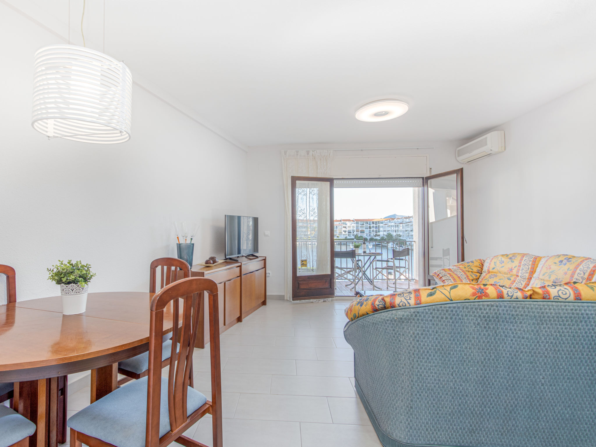 Photo 9 - 2 bedroom Apartment in Castelló d'Empúries with swimming pool and sea view