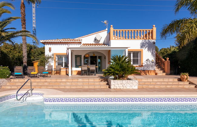 Casa de 4 quartos em Jávea com piscina privada e jardim - Foto 1