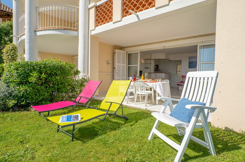 Photo 15 - 1 bedroom Apartment in Saint-Raphaël with swimming pool and garden