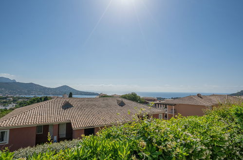 Foto 20 - Appartamento con 1 camera da letto a Saint-Raphaël con piscina e vista mare