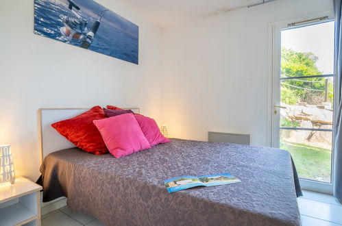 Foto 5 - Appartamento con 1 camera da letto a Saint-Raphaël con piscina e vista mare