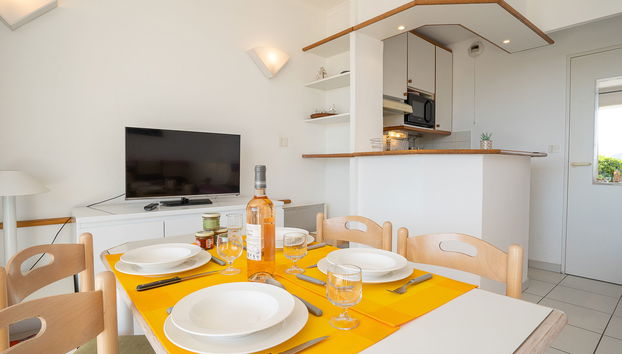 Apartment mit 2 Schlafzimmern in Saint-Raphaël mit schwimmbad und garten - Foto 3