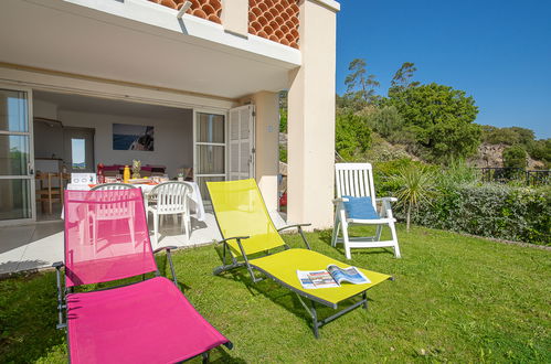 Foto 14 - Appartamento con 1 camera da letto a Saint-Raphaël con piscina e vista mare