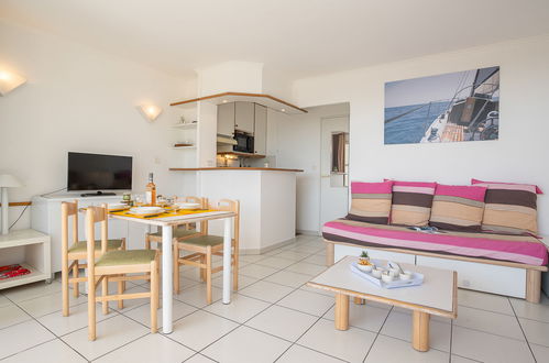 Photo 6 - 1 bedroom Apartment in Saint-Raphaël with swimming pool and garden