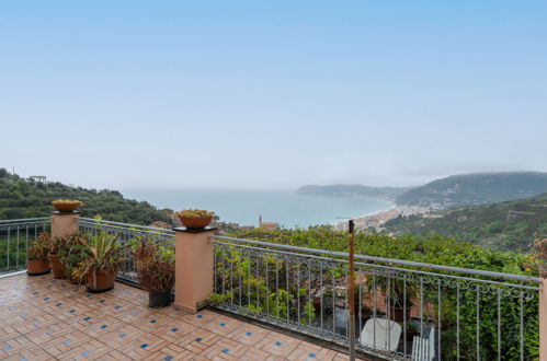 Photo 2 - Maison de 2 chambres à Alassio avec terrasse et vues à la mer