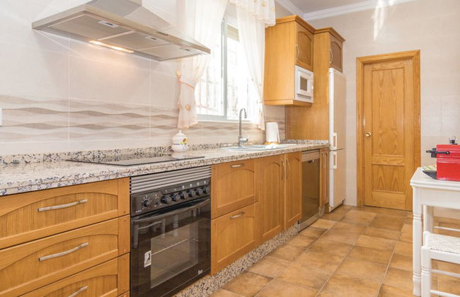 Casa de 4 quartos em Rute com piscina privada e jardim - Foto 7