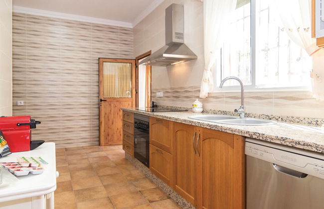 Casa de 4 quartos em Rute com piscina privada e jardim - Foto 8