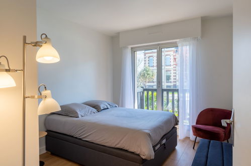 Foto 10 - Apartamento de 1 habitación en Deauville con vistas al mar