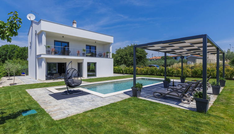 Photo 1 - Maison de 2 chambres à Kanfanar avec piscine privée et jardin