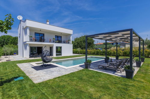 Photo 1 - Maison de 2 chambres à Kanfanar avec piscine privée et jardin