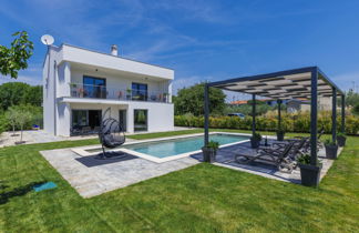 Photo 1 - Maison de 2 chambres à Kanfanar avec piscine privée et vues à la mer