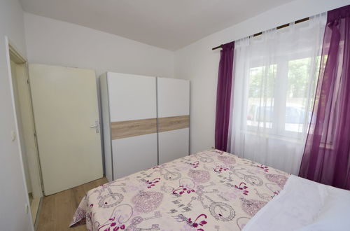 Photo 17 - 1 bedroom Apartment in Sibenik with swimming pool and garden