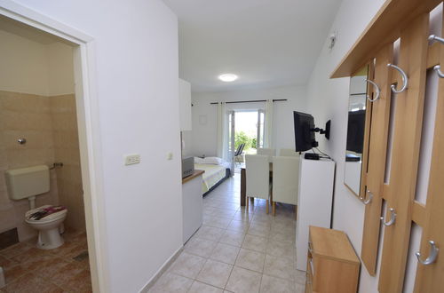 Photo 19 - 1 bedroom Apartment in Sibenik with swimming pool and garden