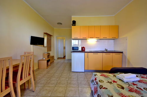 Foto 6 - Apartamento de 1 quarto em Sibenik com piscina e jardim